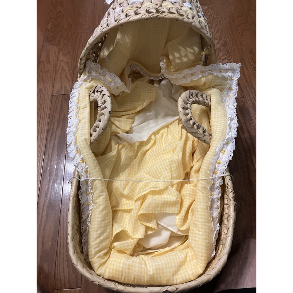 Vintage Wicker Moses Basket Hooded Baby Bassinet Carrier Plaid Liner Handles - Picture 4 of 7